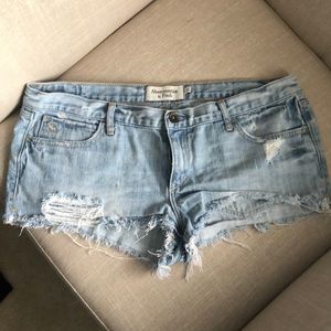 Cut off jeans